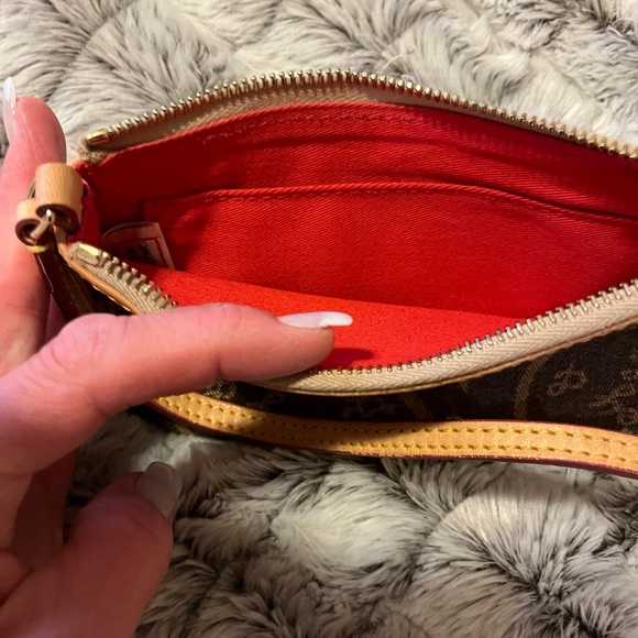 DOONEY & BOURKE, INC. LARGE WRISTLET WITH REMOVABLE STRAP - Picture 14 of 15